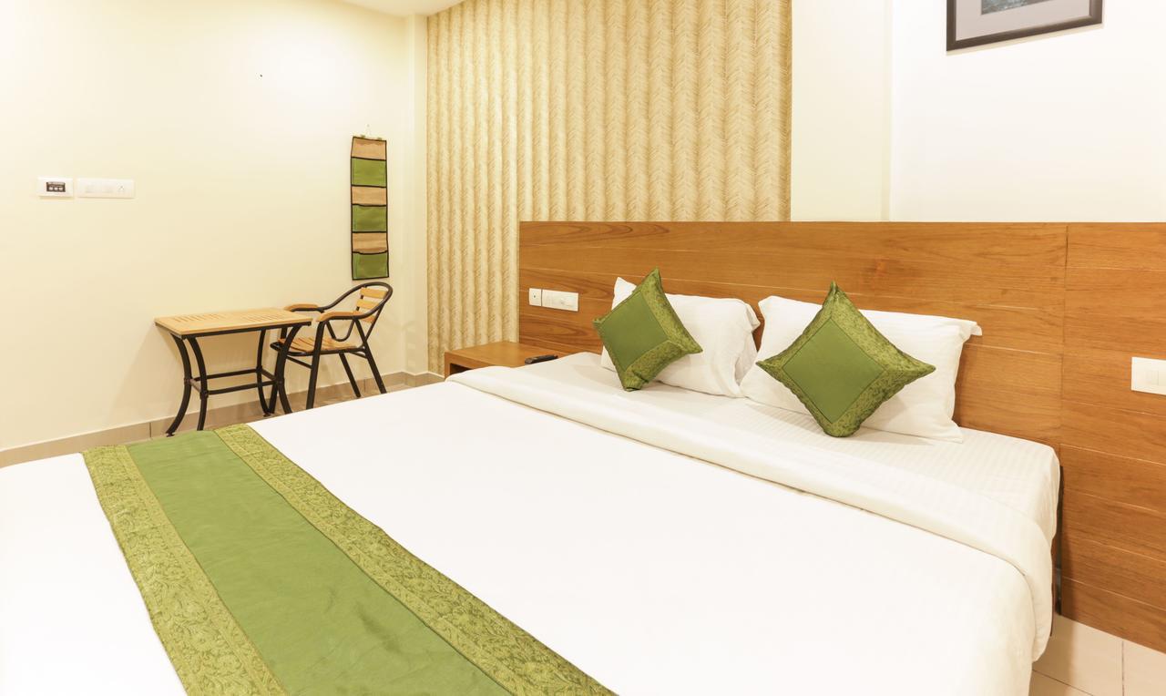 Treebo Trend Cmks Gulmohar Suites Kochi 外观 照片