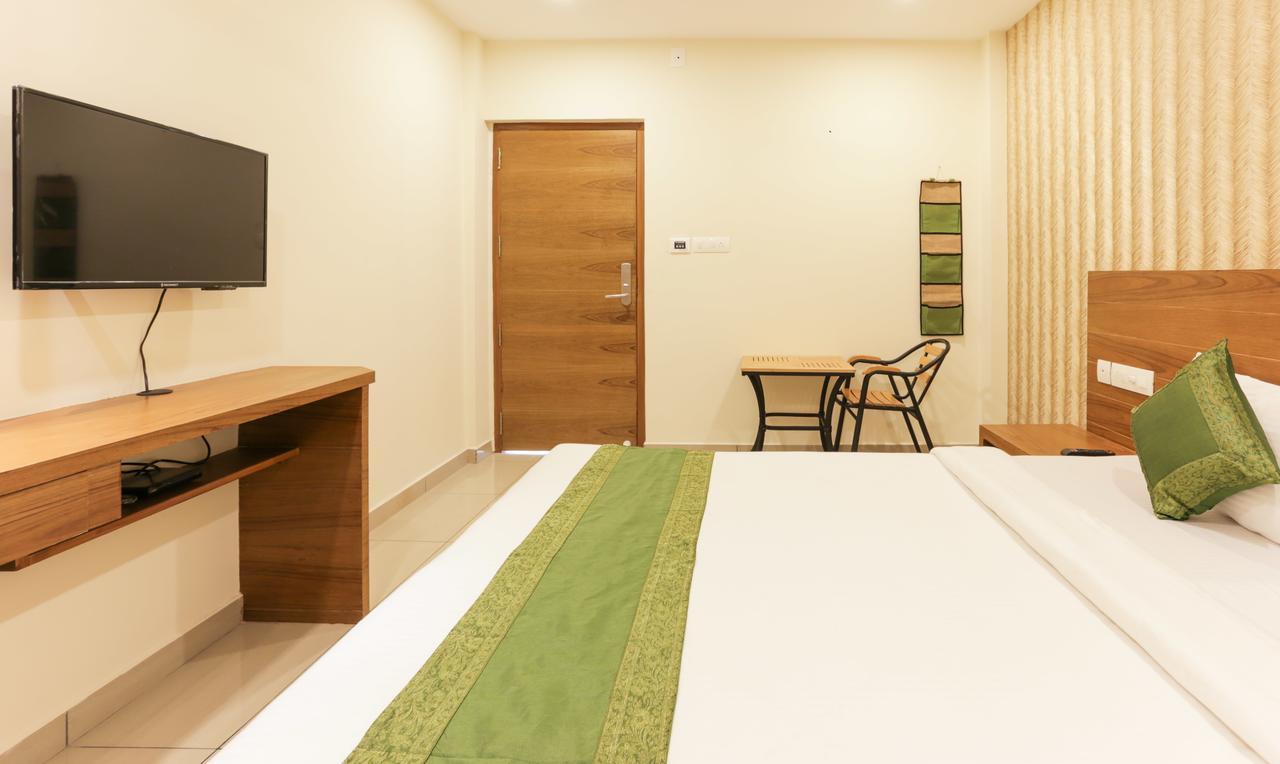 Treebo Trend Cmks Gulmohar Suites Kochi 外观 照片