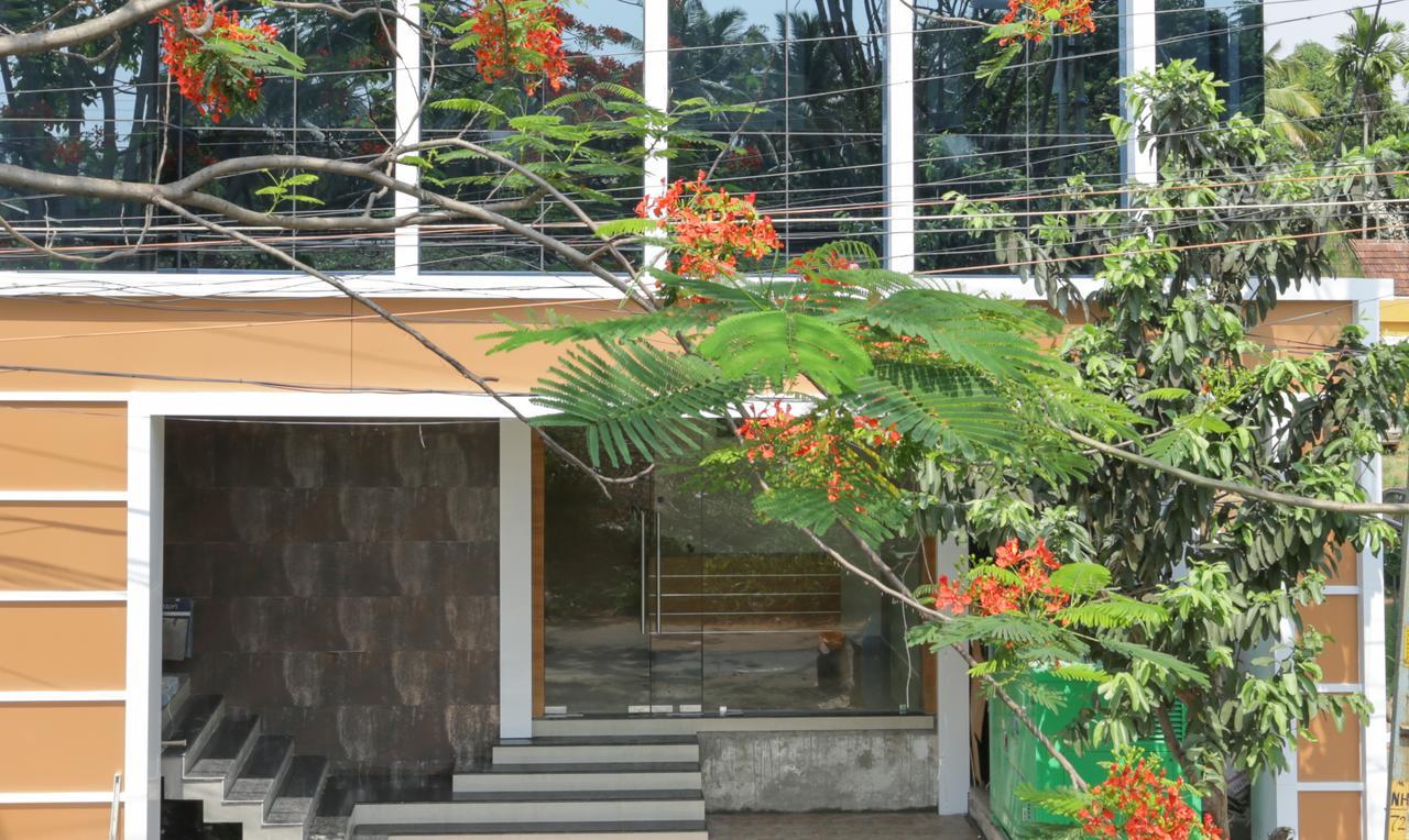 Treebo Trend Cmks Gulmohar Suites Kochi 外观 照片