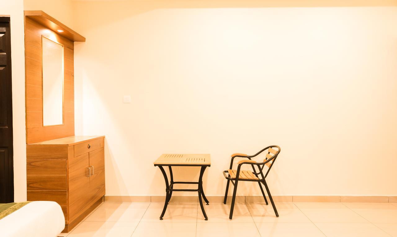 Treebo Trend Cmks Gulmohar Suites Kochi 外观 照片