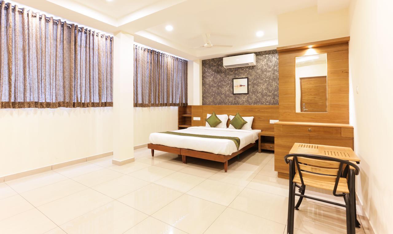 Treebo Trend Cmks Gulmohar Suites Kochi 外观 照片