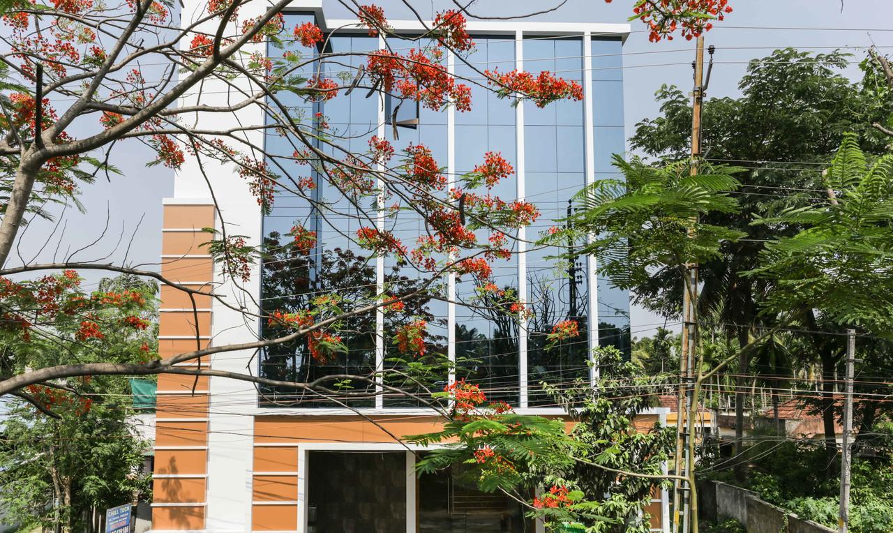 Treebo Trend Cmks Gulmohar Suites Kochi 外观 照片