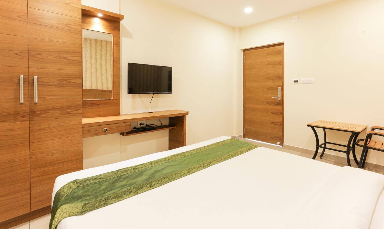 Treebo Trend Cmks Gulmohar Suites Kochi 外观 照片